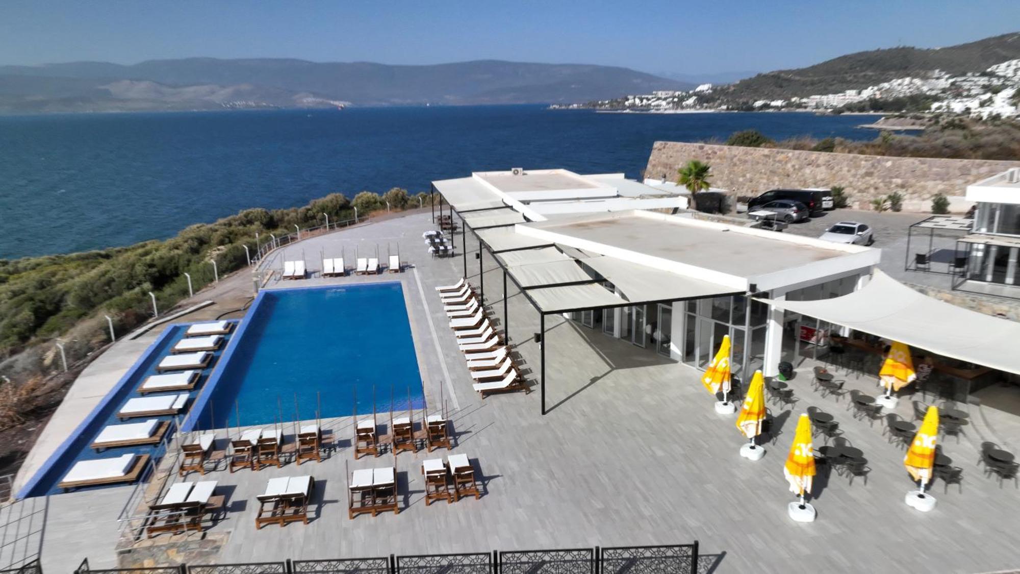 Ni Marin Hotel Миляс Экстерьер фото
