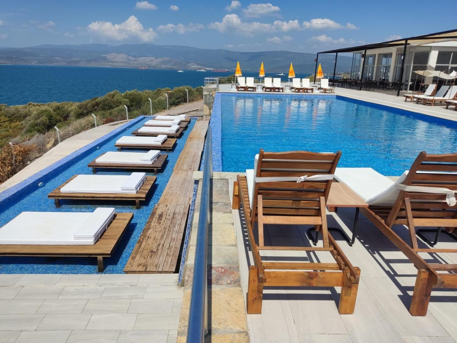 Ni Marin Hotel Миляс Экстерьер фото