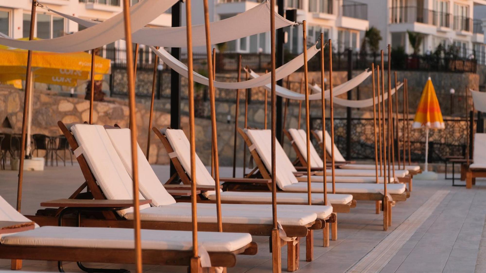 Ni Marin Hotel Миляс Экстерьер фото